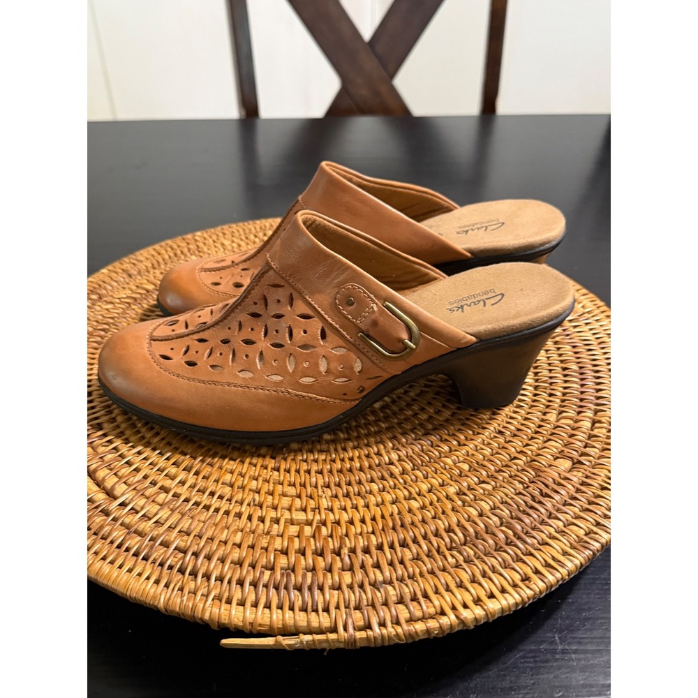 Clarks Bendables Tan Leather Perforated Buckle Heeled Mules Clogs Womens Boho
